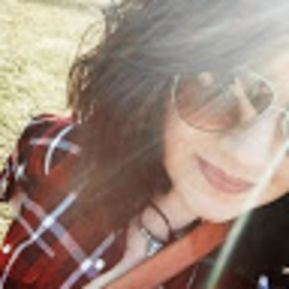 Meet your Posher, Ellie - Picture 1 of 1